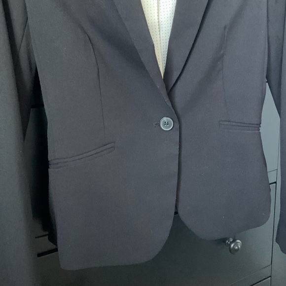H&M Classic Blazer - Picture 2 of 3